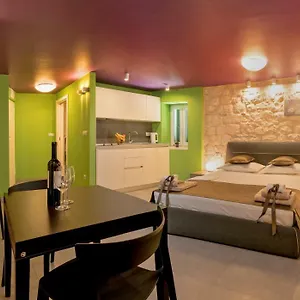 Annie's Stone & Apartamento